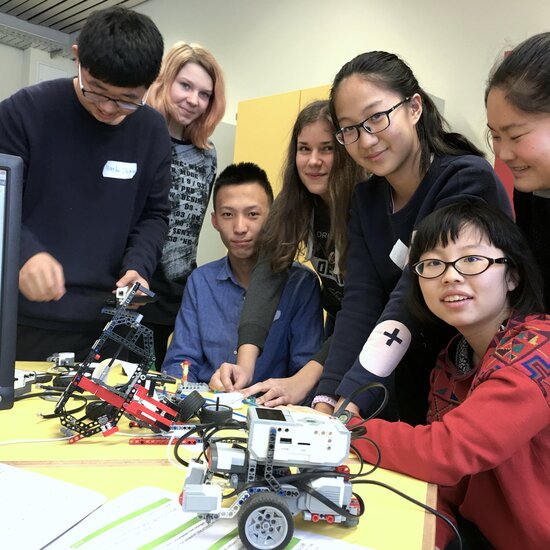 Schüler:innen aus Deutschland und China